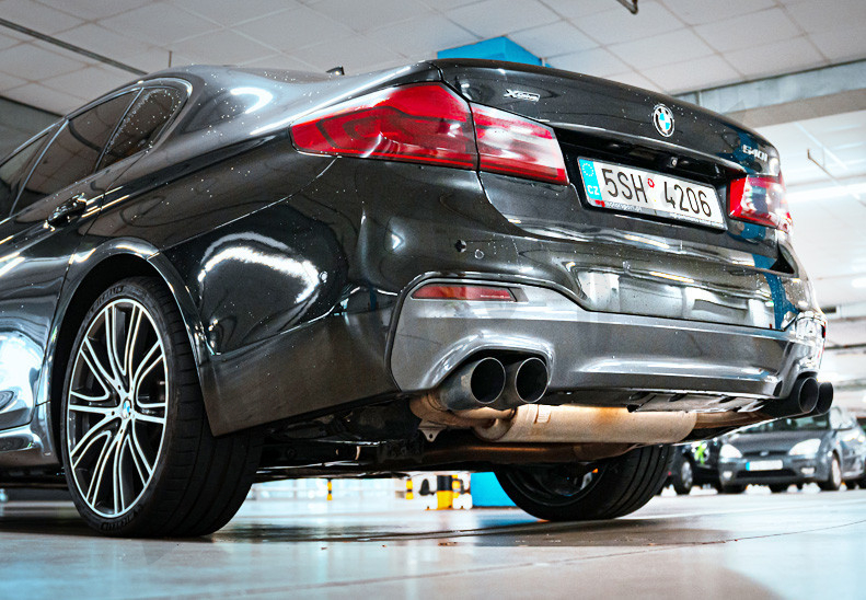 Výfukový systém – catback BMW 540i (G30) MG Motorsport – karbonové koncovky